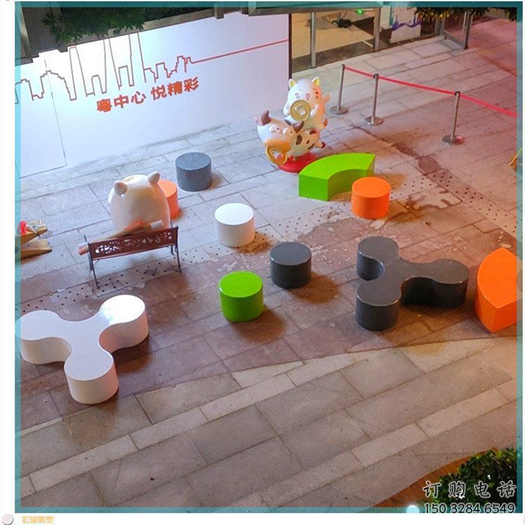 商場(chǎng)坐凳雕塑