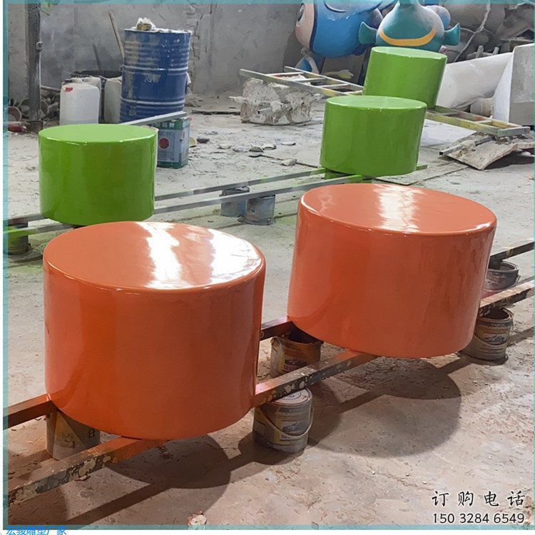 圓形坐凳雕塑，玻璃鋼光面坐凳雕塑制作