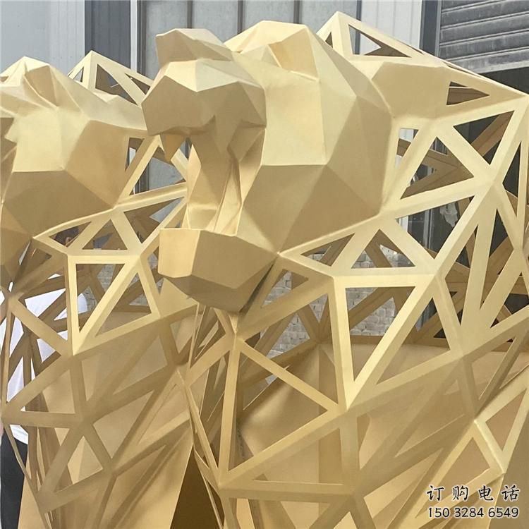 鍛鋼獅子雕塑選用，小區(qū)擺件，大型不銹鋼獅子雕塑公司