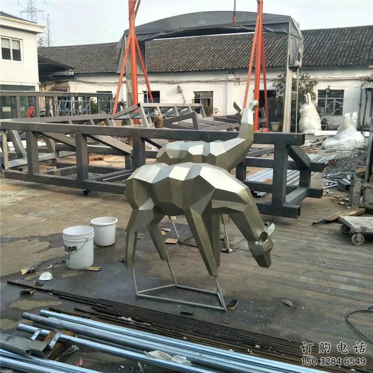 展示小鹿雕塑定制，小區(qū)雕塑，切面小鹿雕塑提供