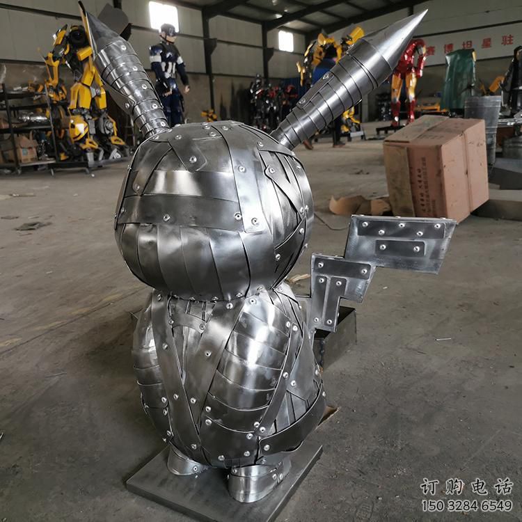 機(jī)甲版卡通小兔子雕塑 機(jī)甲版卡通小兔子雕塑