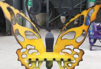 蝴蝶坐凳雕塑，鏤空烤漆工藝，不銹鋼坐凳雕塑廠