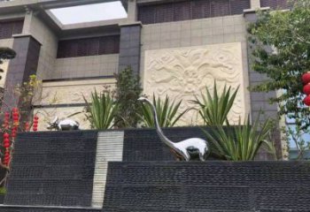 廣場(chǎng)恐龍雕塑供需，廣場(chǎng)雕塑，景觀鏡面恐龍雕塑定制