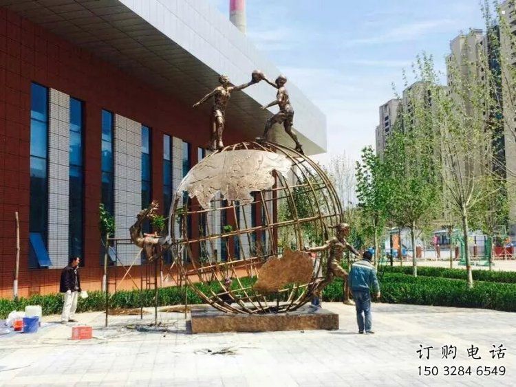 地球儀雕塑精選，歐式風(fēng)格，藝術(shù)地球儀人物雕塑指用
