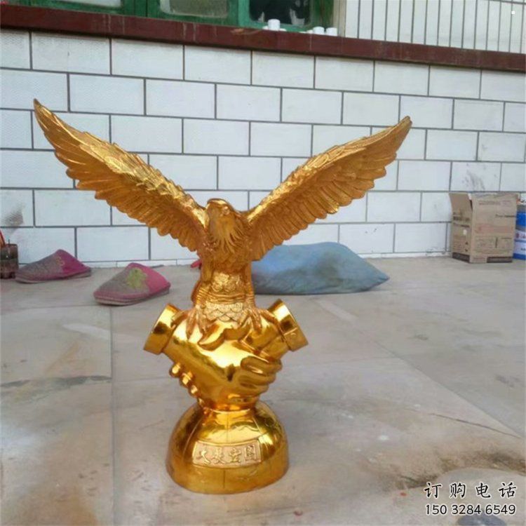 地球儀雕塑常用，公園小品，老鷹踩地球儀雕塑生產(chǎn)商