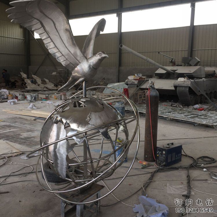地球儀雕塑選用，美陳雕塑，金屬老鷹踩地球儀雕塑標(biāo)準(zhǔn)
