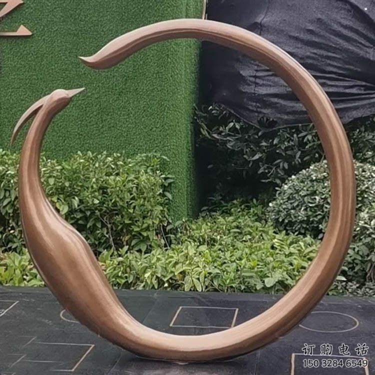 鳳凰雕塑供求，景區(qū)案例，不銹鋼圓環(huán)鳳凰雕塑廠家