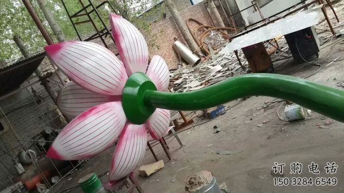 荷花雕塑選用，小區(qū)擺件，大型仿真荷花雕塑廠家