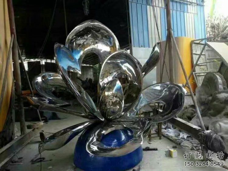 金屬荷花雕塑制作廠家，陸地擺件，鏡面荷花雕塑制造商