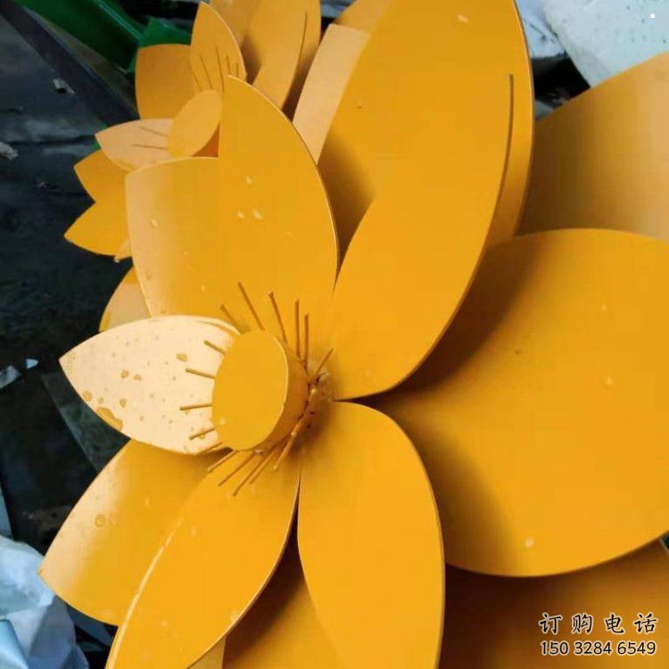 黃蓮花雕塑定做，廣場雕塑，室外烤漆黃蓮花雕塑提供