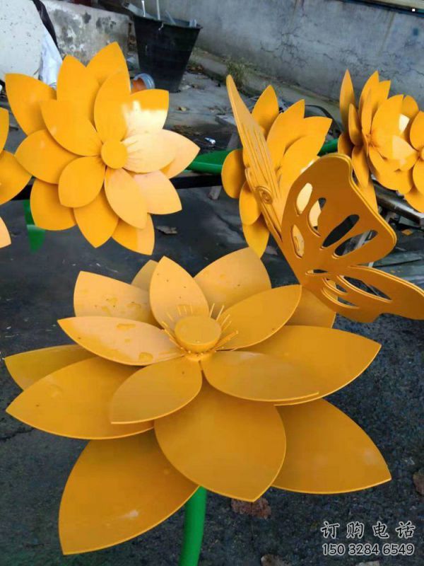 黃蓮花雕塑制造商，小區(qū)擺件，烤漆黃蓮花雕塑制造廠家