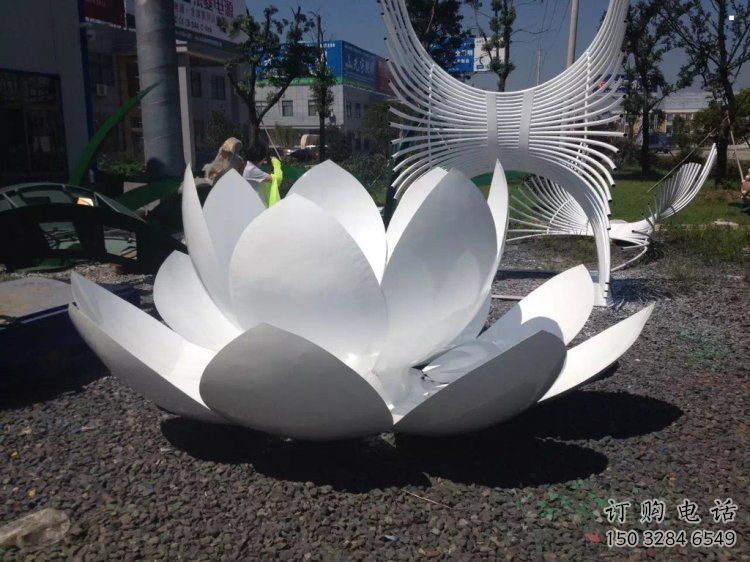 蓮花雕塑訂做，景區(qū)案例，藝術(shù)不銹鋼蓮花雕塑定制