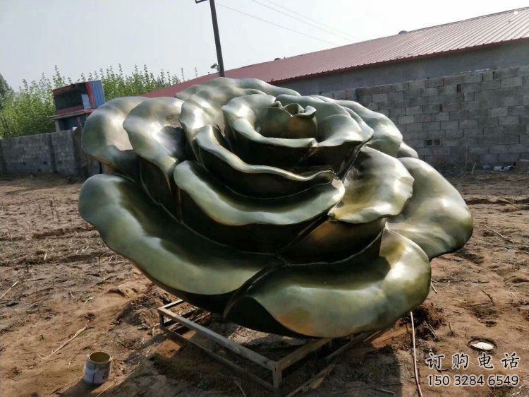玫瑰花雕塑優(yōu)價(jià)，小區(qū)擺件，玻璃鋼玫瑰花雕塑廠家精選