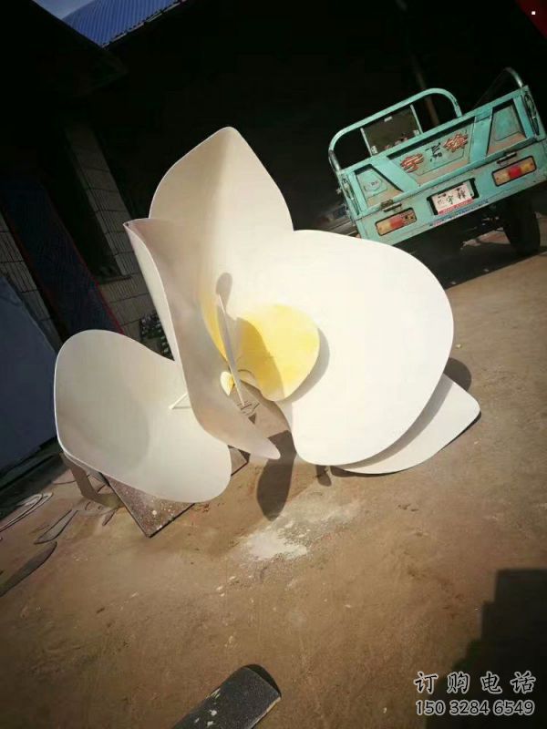 蘭花雕塑生產(chǎn)，景區(qū)案例，彩繪蘭花花朵雕塑優(yōu)選
