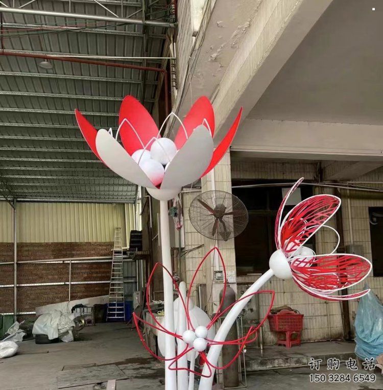 烤漆百合花雕塑供應(yīng)，花園小品，不銹鋼百合花雕塑展品