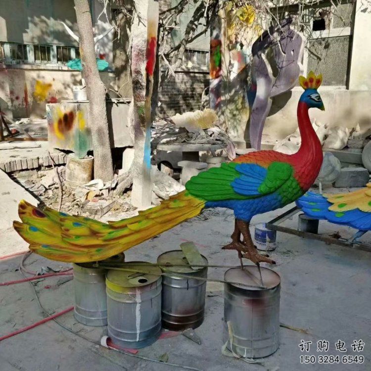 彩繪孔雀雕塑選用，多彩藝術(shù)，仿真孔雀雕塑展品?