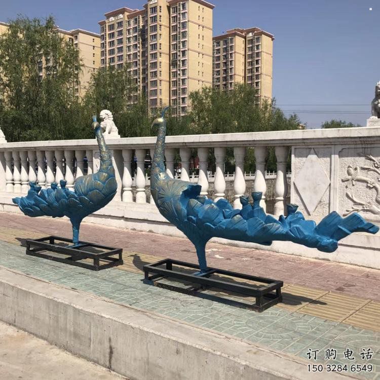 彩繪孔雀雕塑供應(yīng)，圓雕體系，仿古孔雀雕塑制作廠家