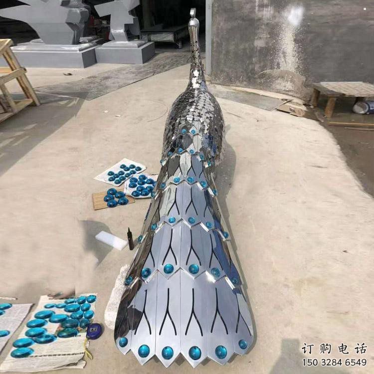 孔雀雕塑優(yōu)選，陸地擺件，不銹鋼孔雀雕塑廠家供給