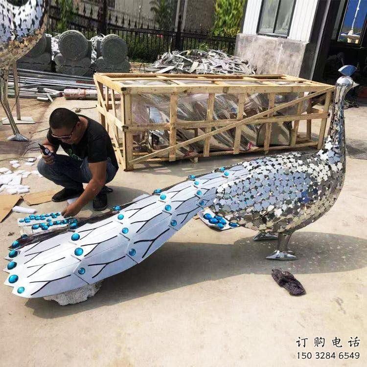 孔雀雕塑系列廠家，城市裝飾，不銹鋼孔雀雕塑優(yōu)選