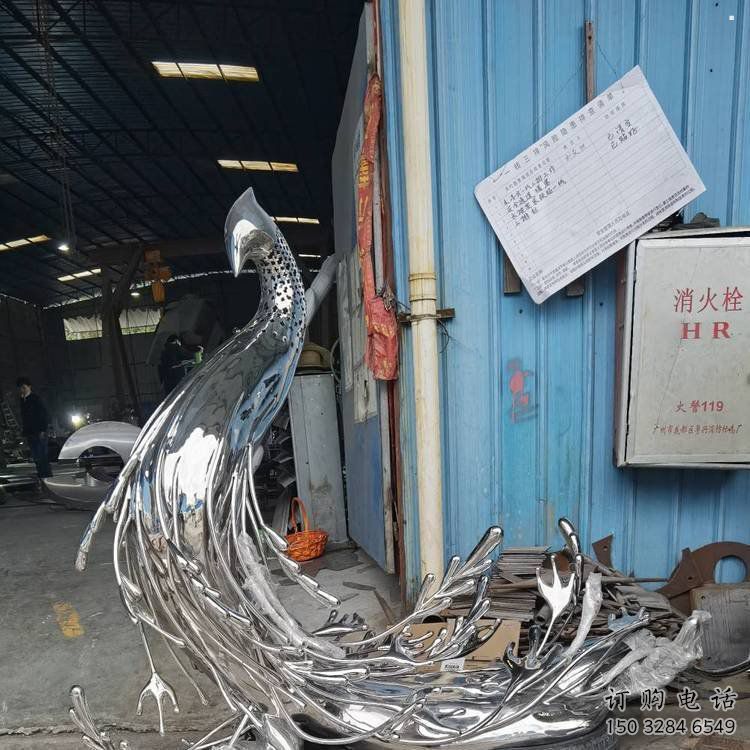 孔雀雕塑展品，花園小品，鏡面鐵藝孔雀雕塑優(yōu)選