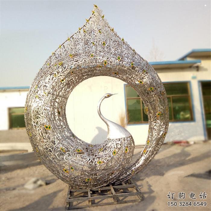 孔雀雕塑選用，美陳雕塑，鏤空鐵藝孔雀雕塑廠家?