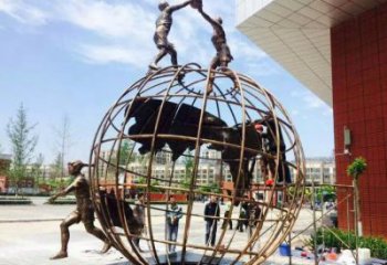 地球儀雕塑供應(yīng)，地標(biāo)擺件，地球儀人物雕塑制造廠家