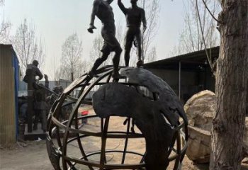 地球儀雕塑供應(yīng)，校園雕塑，地球儀人物雕塑制造廠家