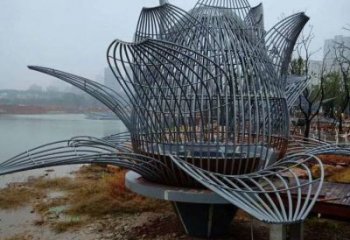鏤空蓮花雕塑廠家，景區(qū)雕塑，景觀燈光蓮花雕塑指用