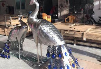 制作藝術(shù)孔雀雕塑廠家，鏡面工藝，不銹鋼孔雀雕塑預(yù)定