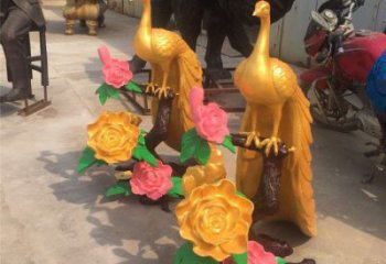 孔雀雕塑制作廠家，公園小品，銅孔雀雕塑優(yōu)選?