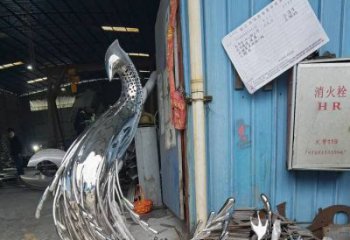 孔雀雕塑展品，花園小品，鏡面鐵藝孔雀雕塑優(yōu)選