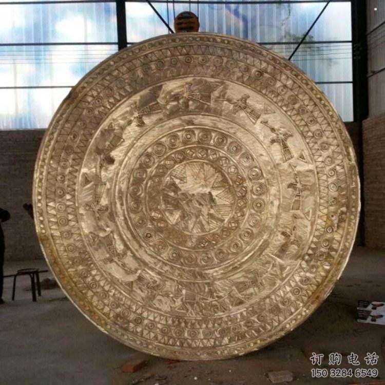 銅鼓雕塑選用，多彩藝術(shù)，大型銅鼓雕塑展品