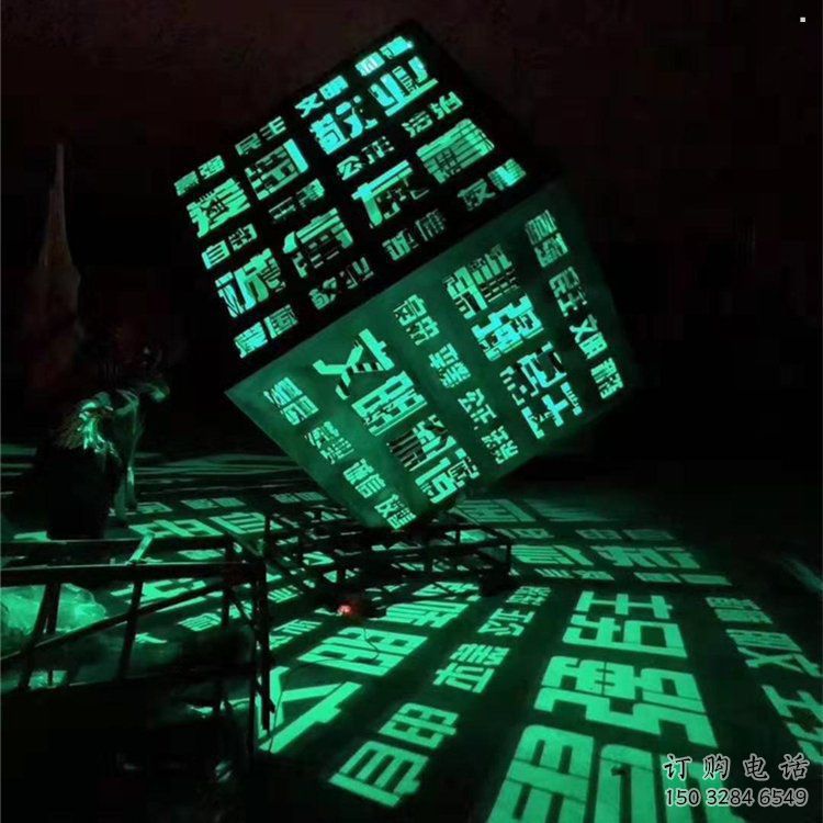 大型魔方雕塑選用，街道標(biāo)識，燈光魔方雕塑廠家常用