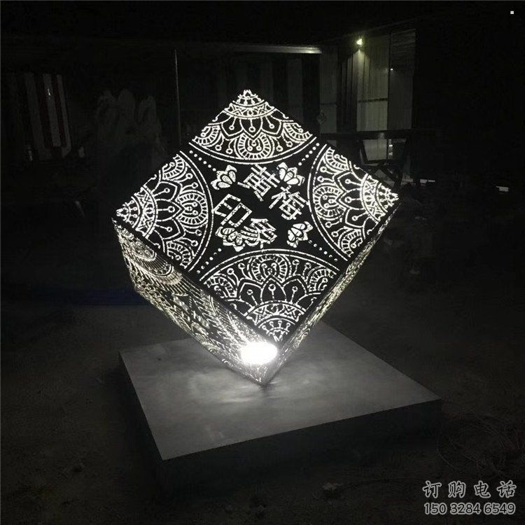 魔方雕塑定做，公園小品，燈光魔方雕塑點擊