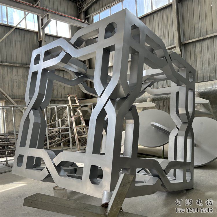 立方體雕塑供應(yīng)，美陳雕塑，鏤空立方體雕塑定制廠家