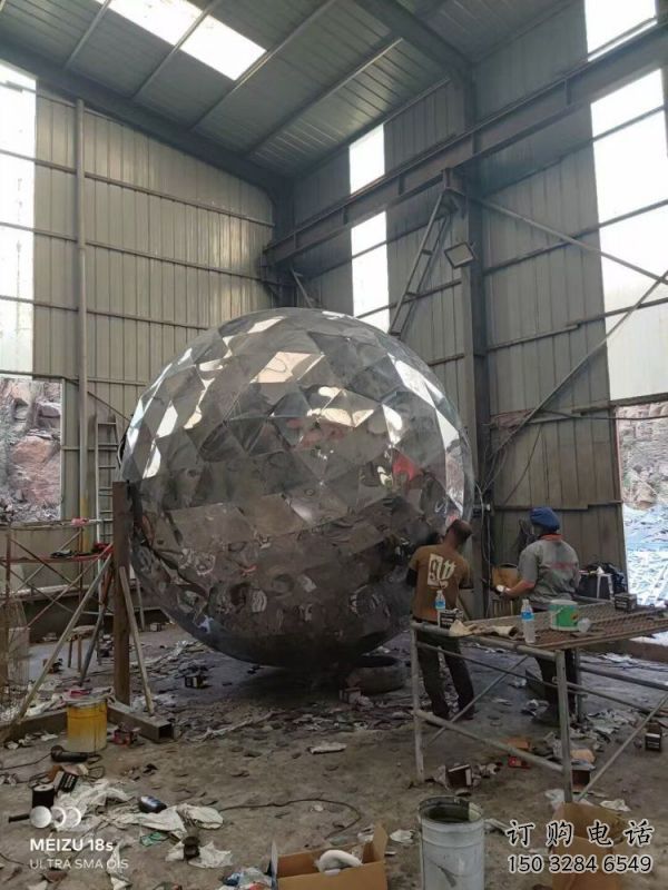 鏡面球雕塑廠家，公園小品，不銹鋼球雕塑訂做