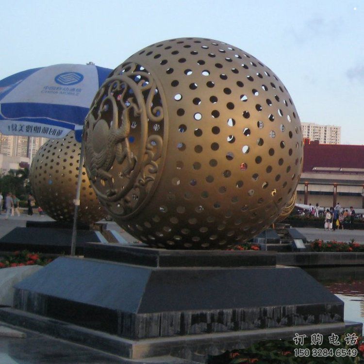 鏤空球雕塑點擊，圓雕體系，烤漆鏤空球雕塑標(biāo)準(zhǔn)