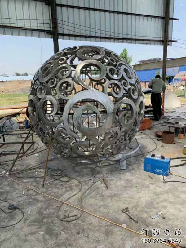燈光球雕塑優(yōu)選，陸地擺件，不銹鋼燈光球雕塑制作廠家