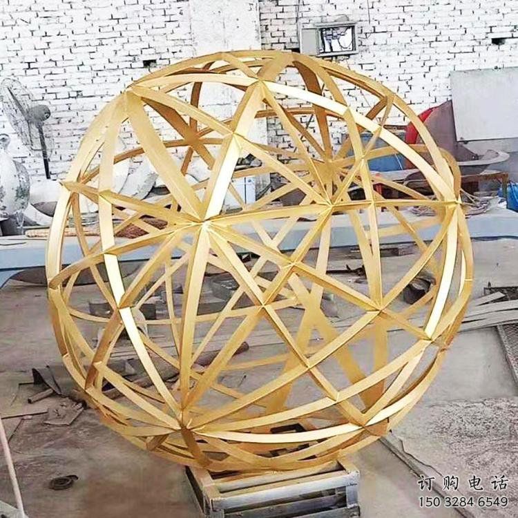 鏤空球雕塑定價(jià)，景觀雕塑，異形鏤空球雕塑擺件廠家