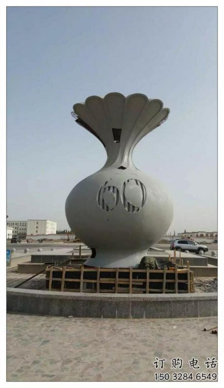 花瓶雕塑定做，城區(qū)小品，裝飾玻璃鋼花瓶雕塑定價