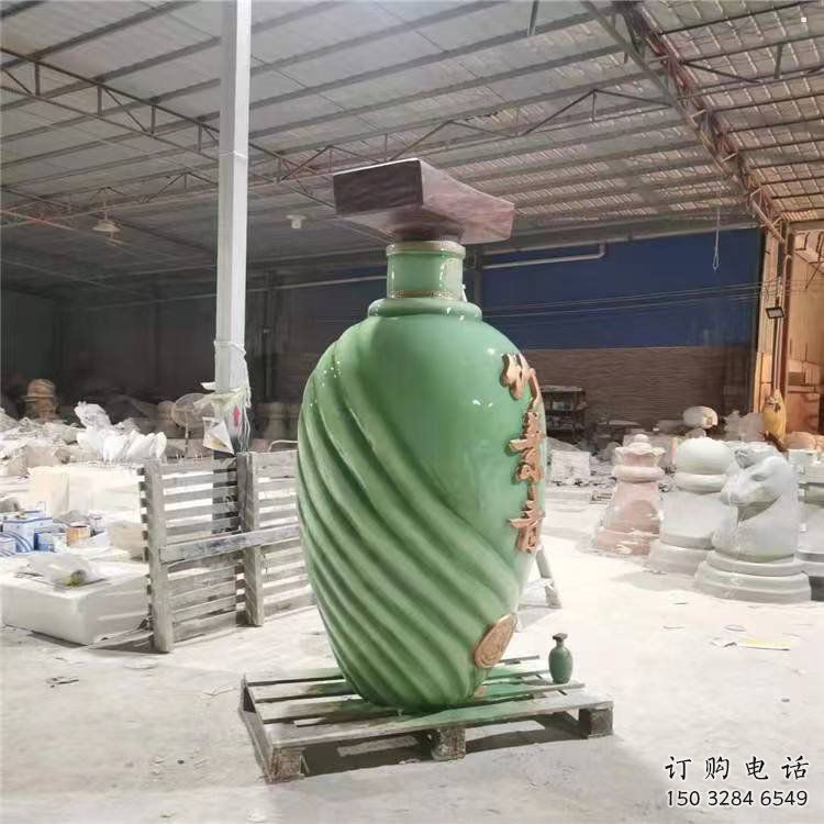 酒瓶雕塑展品，公園小品，城市玻璃鋼酒瓶雕塑供需