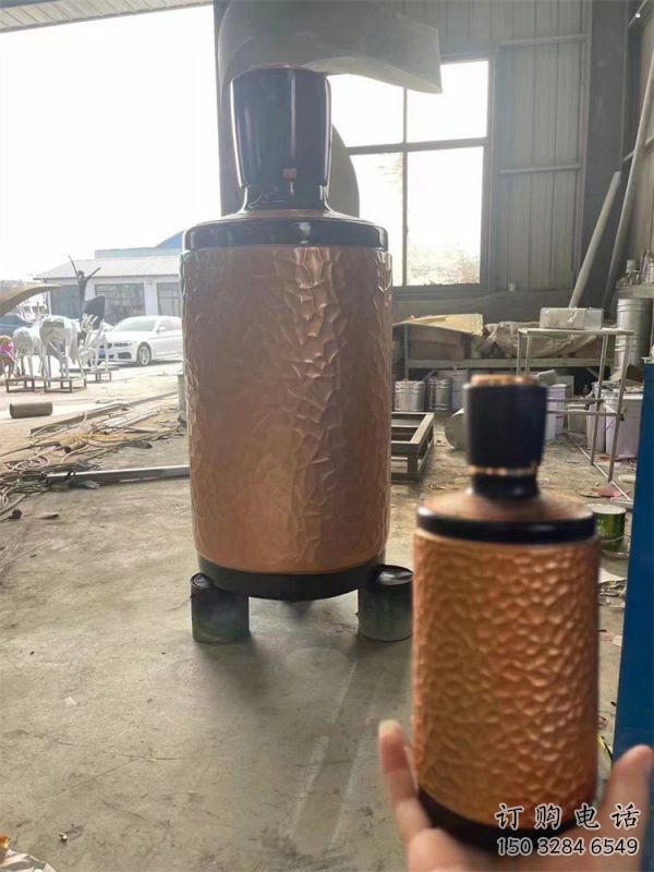 藝術酒瓶雕塑展品，室外軟裝，展示玻璃鋼酒瓶雕塑訂做