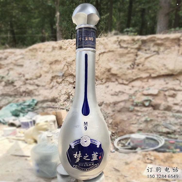 洋酒瓶雕塑訂做，街景小品，景觀玻璃鋼洋酒瓶雕塑制作