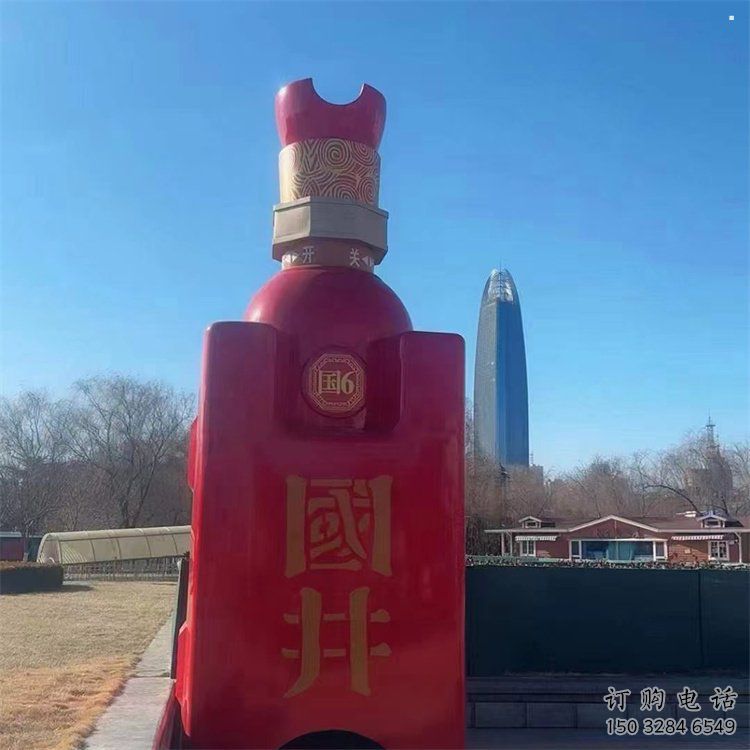 洋酒瓶雕塑精品，標(biāo)識(shí)雕塑，玻璃鋼洋酒瓶雕塑供給