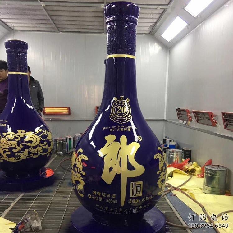 洋酒瓶雕塑專供，彩繪工藝，玻璃鋼洋酒瓶雕塑標(biāo)準(zhǔn)廠家