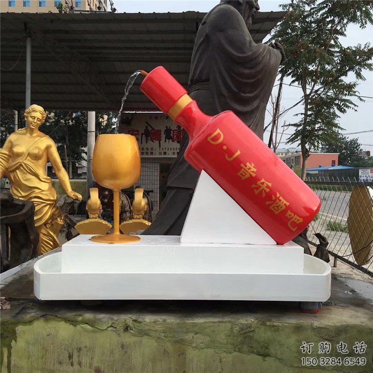 酒瓶雕塑專供，美陳雕塑，景觀流水酒瓶雕塑預(yù)定
