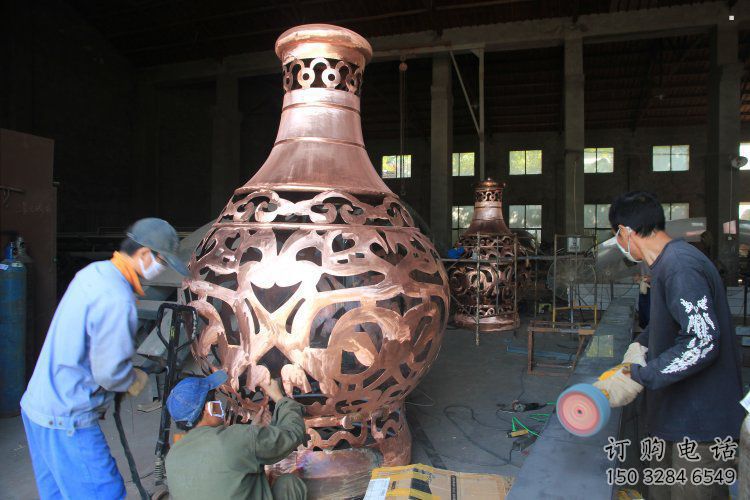 銅花瓶雕塑制作優(yōu)選，戶外雕塑，軟裝銅花瓶雕塑廠家
