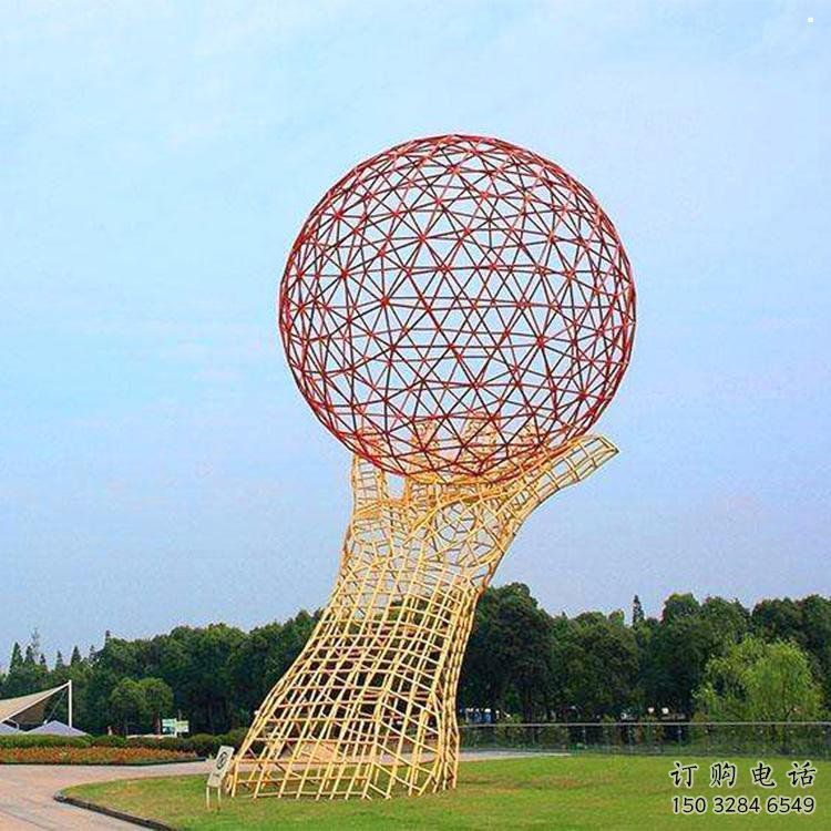 火球雕塑定制，市標雕塑，鏤空手托火球雕塑廠家