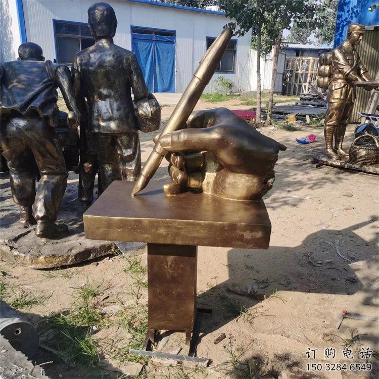 地標(biāo)擺件，手握鋼筆雕塑生產(chǎn)商，戶外景觀雕塑