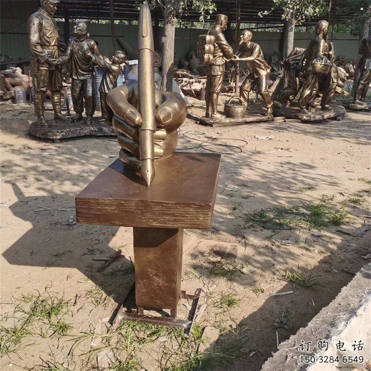 手握鋼筆雕塑承接，城市雕塑，仿銅手握鋼筆雕塑廠家